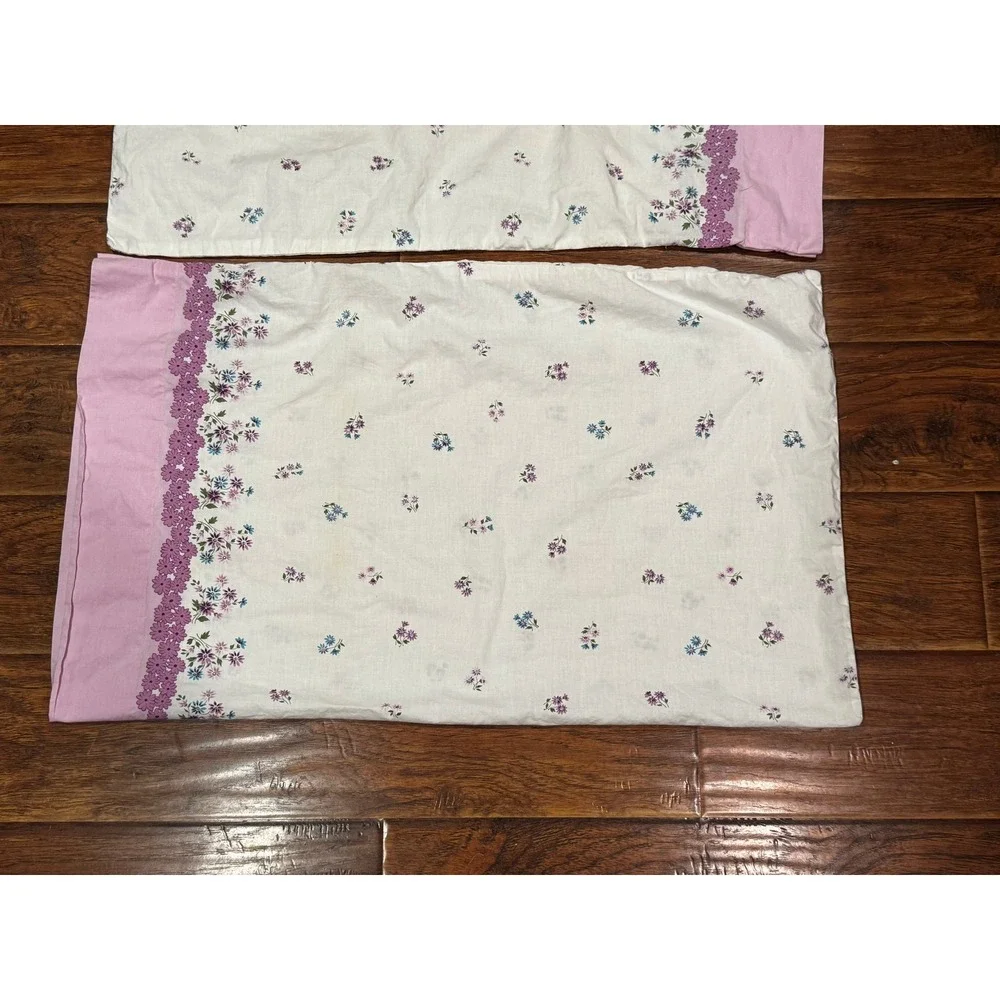 Vintage Floral Pillowcase Set Standard 31x20 80s Flowers Pink Purple Cottagecore